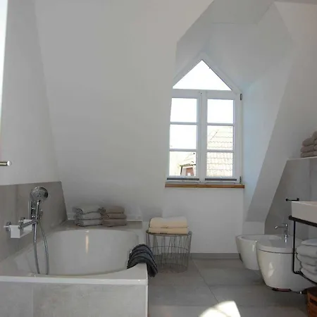 Casa de Férias Stilvolle Doppelhaushaelfte Im Malerischen Wyk-boldixum,li Wyk auf Föhr